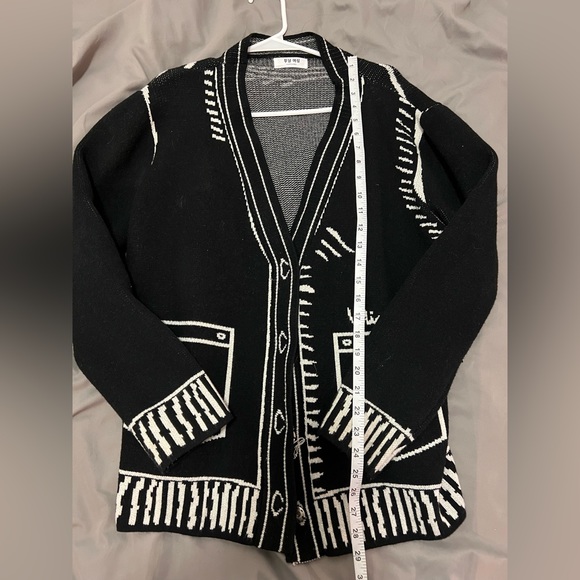 Cardigan w Drawn Pattern - Picture 5 of 6